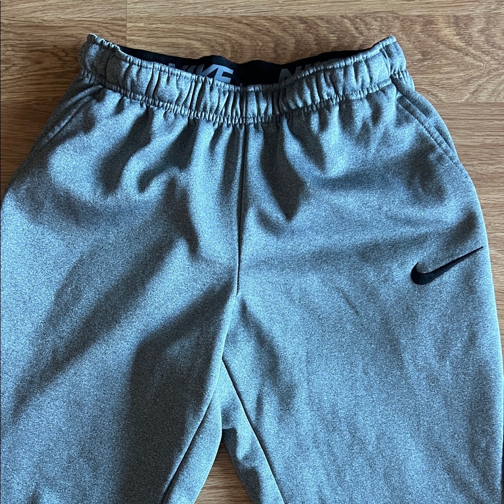 ⭐️ Nike Heather Gray Joggers - Picture 2 of 7